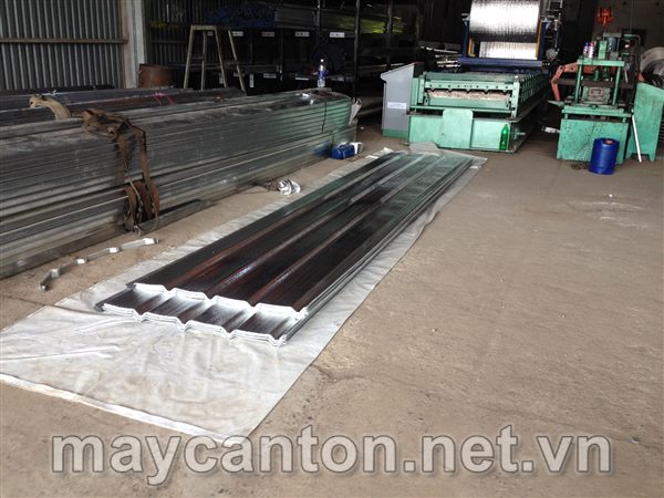 M&aacute;y d&aacute;n c&aacute;ch nhiệt 01